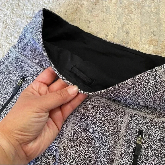lululemon Invigorate 7/8 Chakra Print Alpine White Black Yoga Pants Leggings: 4 - Picture 9 of 10